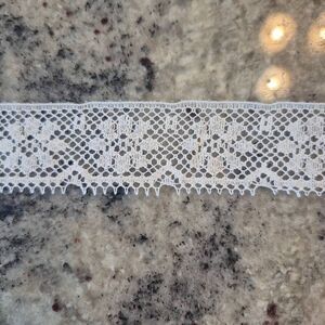 Lace, White Cotton & Nylon, Heirloom type, 1.25" x 1.5 yds